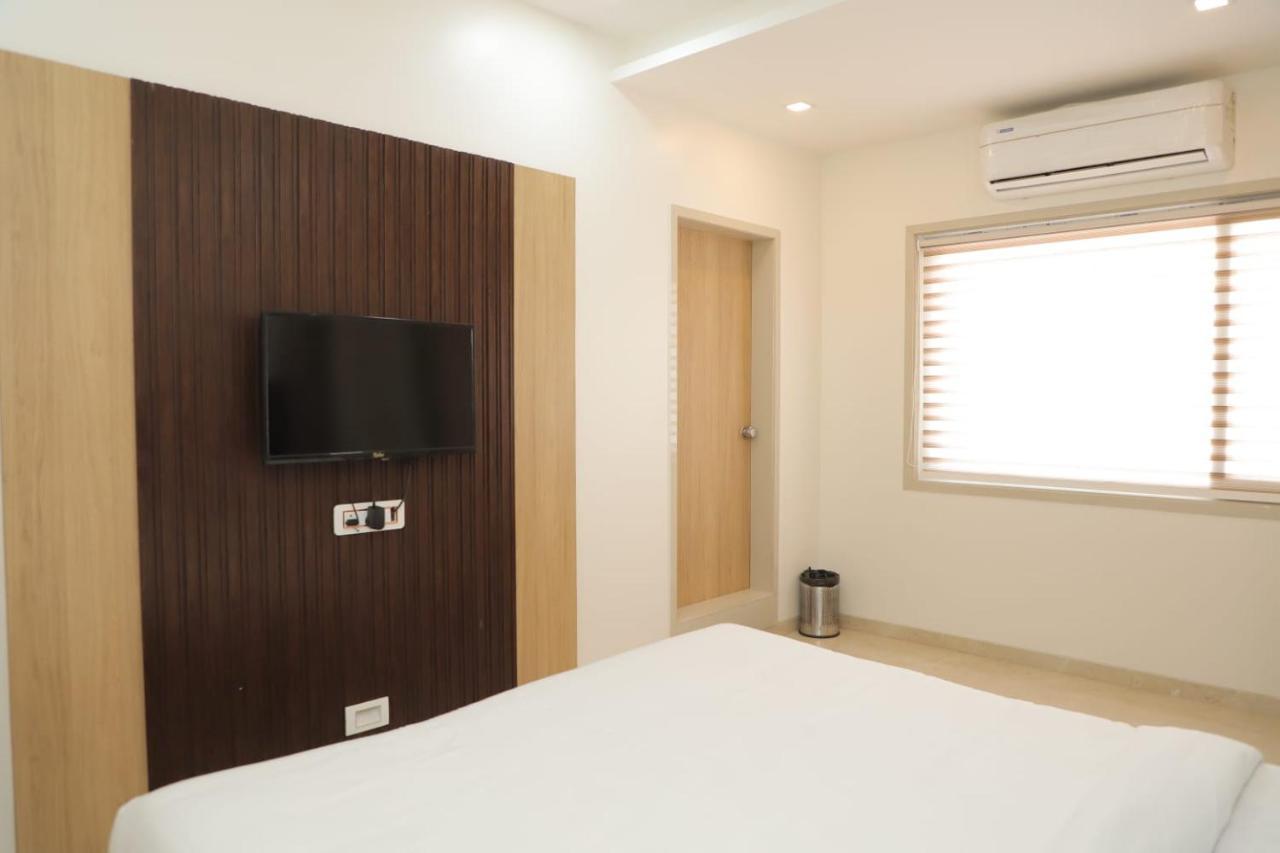 Hotel Dwarka Palace Ahmednagar Eksteriør bilde