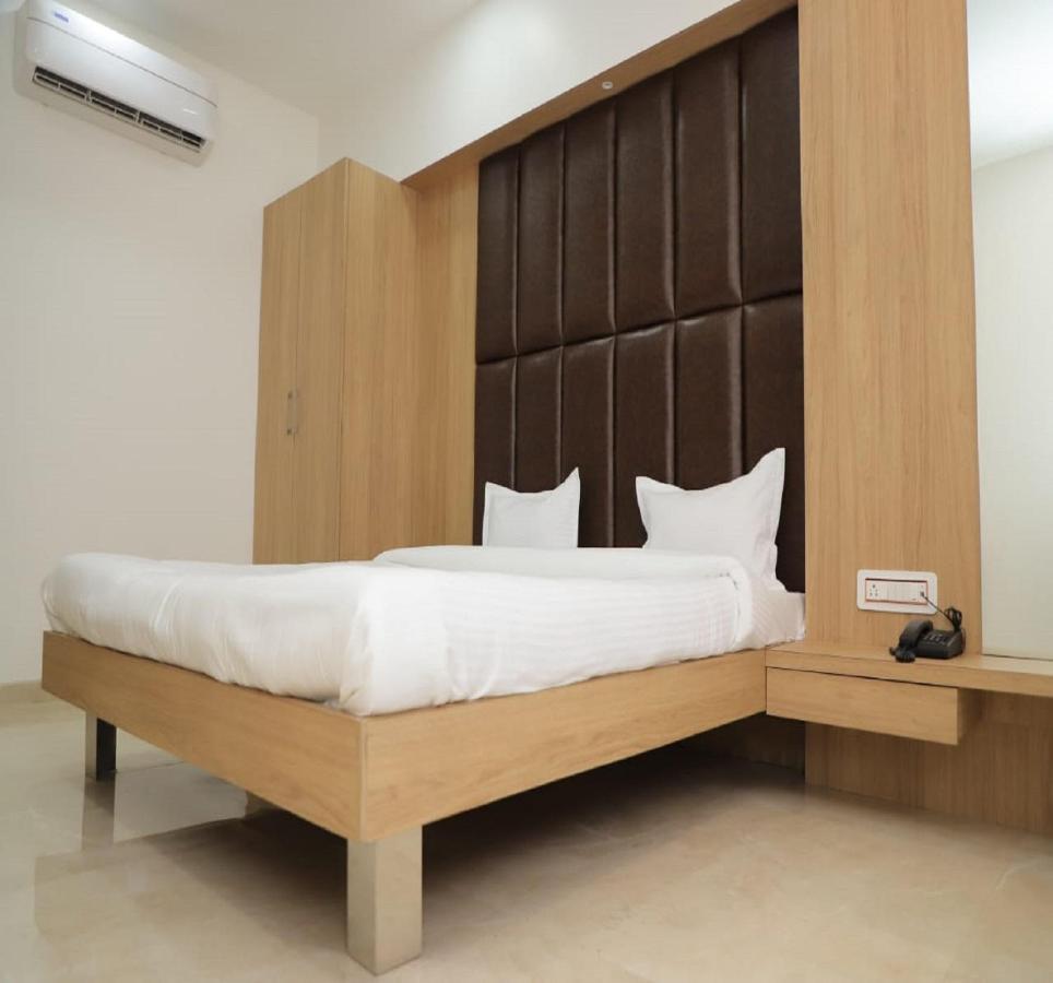 Hotel Dwarka Palace Ahmednagar Eksteriør bilde
