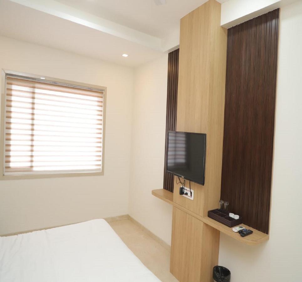 Hotel Dwarka Palace Ahmednagar Eksteriør bilde